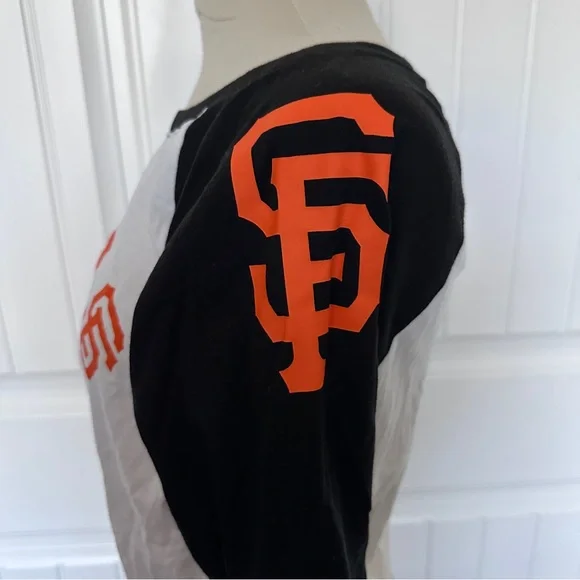 San Francisco Giant's Cropped Graphic Tee - Picture 3 of 6